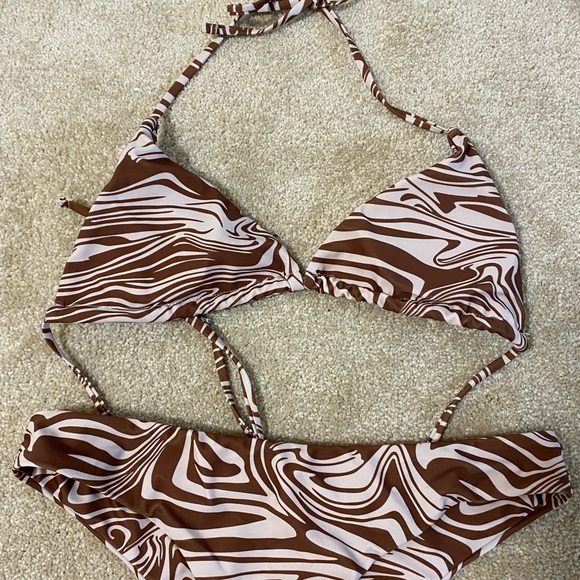 Bikini - Picture 3 of 3